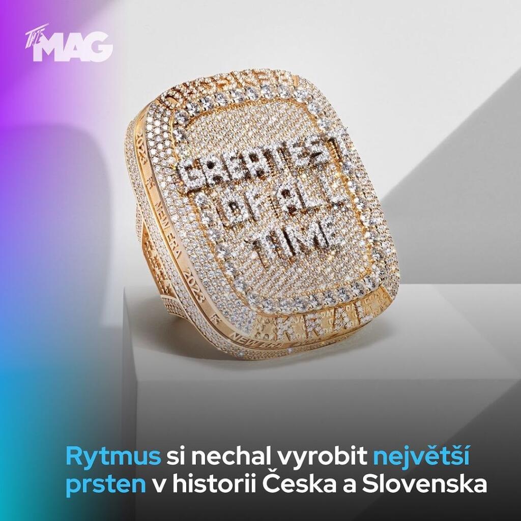 VIANOCE Celebr t Pla kovej Kabelka V Cene Bytu A Gigantick Prste vianoce-celebr-t-pla-kovej-kabelka-v-cene-bytu-a-gigantick-prste