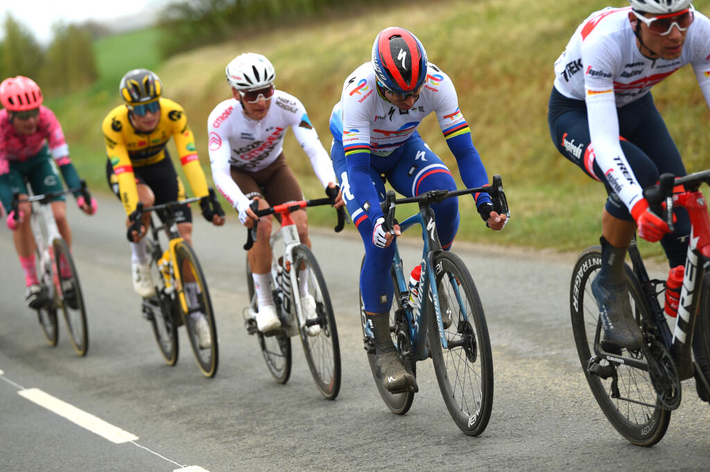 Peter Sagan zažíva zlý vstup do sezóny, za ktorý môžu jeho zdravotné problémy. Nikto však nevie, čo Slováka trápi.