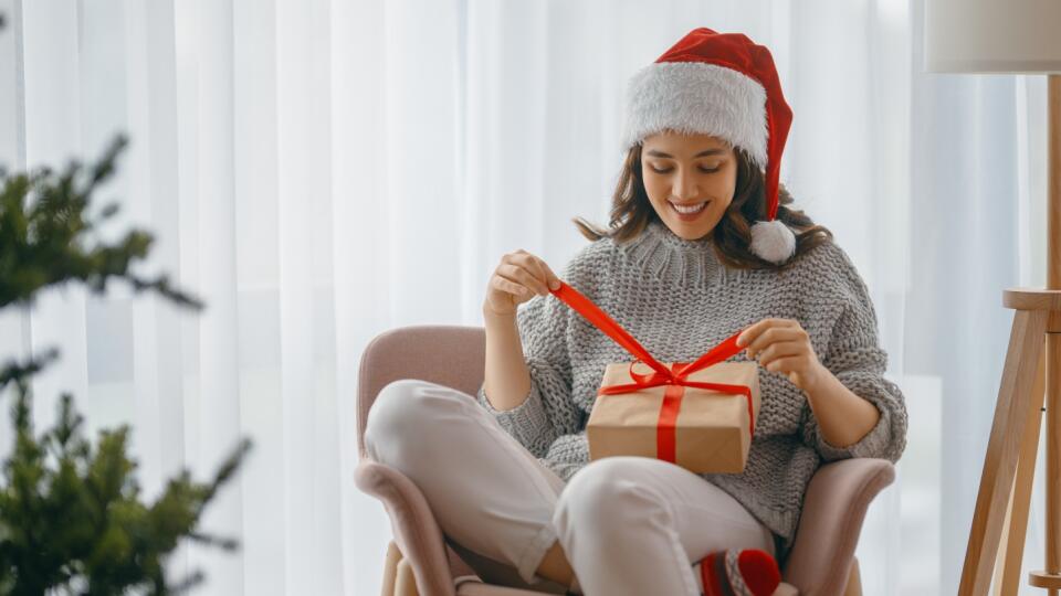 Merry,Christmas,,Happy,Holidays.,Cheerful,Pretty,Young,Woman,Having,Got