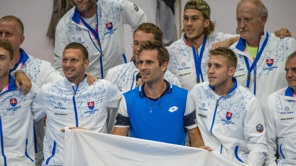 Na snímke je duel Davisovho pohára medzi Slovenskom a Čile v Bratislave. Slováci po víťazstve 3:1 postúpili do ďalšieho kola. Na fotke je Norbert Gombos.