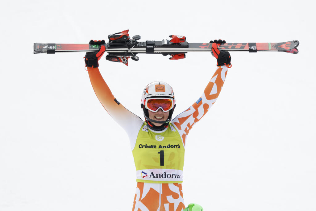 Na víťazný pohľad na Vlhovú čakalo celé Slovensko od januára, keď triumfovala vo Flachau. Emócie slovenskej lyžiarky stáli za to.