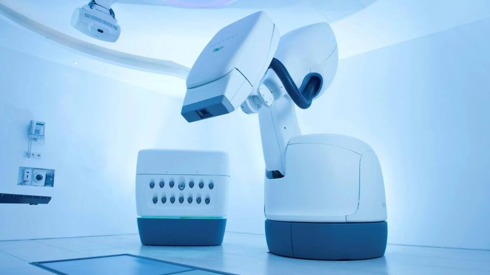 Unikátny prístroj CyberKnife - kybernetický nôž, za ktorým dnes chodia slovenskí pacienti do cudziny.