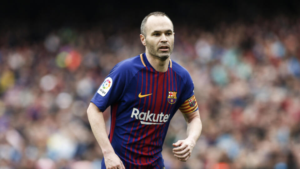 Andres Iniesta sa v drese Barcelony prepracoval na kapitána tímu.