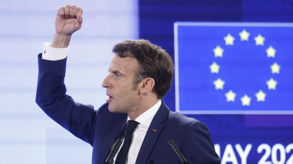 JB 4 Štrasburg - Francúzsky prezident Emmanuel Macron počas prejavu na Konferencii o budúcnosti Európy v Štrasburgu 9. mája 2022. FOTO TASR/AP
French president Emmanuel Macron gestures as he delivers a speech during the Conference on the Future of Europe, in Strasbourg, eastern France, Monday, May 9, 2022. Macron traveled to Strasbourg on Monday as the final report on the Conference of Europe was set to be presented by EU institutions leaders. France currently holds the six-month rotating pres