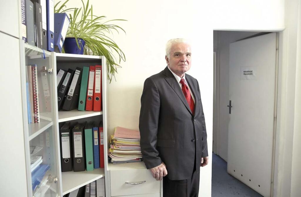 Neprestanem. Odkazuje likvidátor, ktorý ide po Širokom
