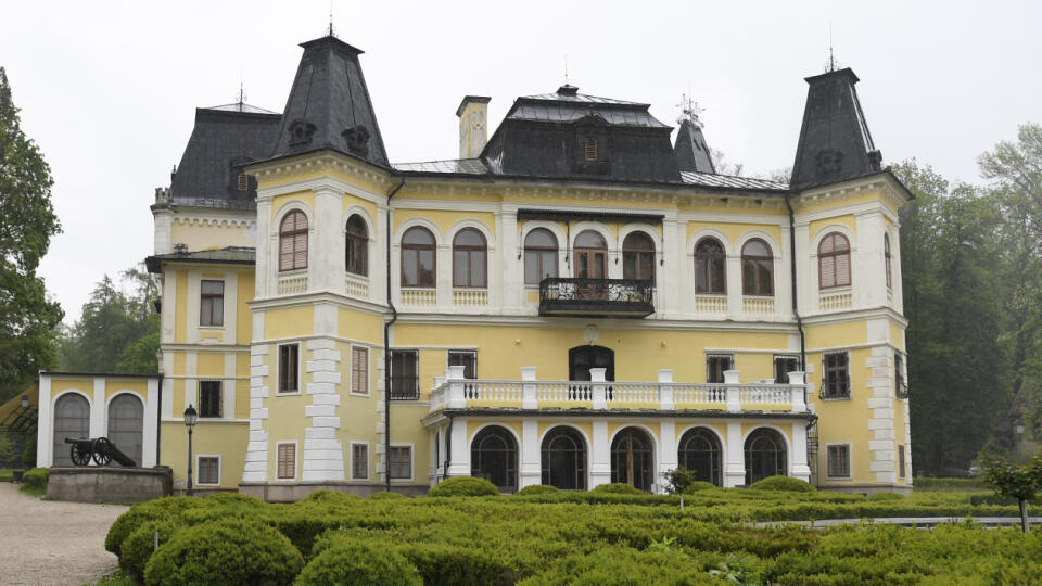 Tohtoročným hitom sezóny v kaštieli Betliar bude vernisáž výystavy pod názvom In Effigie, rozprávanie o živote Júliusa Andrássyho st., najväčšieho uhorského Európana. Výstava je zameraná na osobnosť grófa Júliusa Andrássyho, ktorý bol bratom Emanuela Andrássyho, ktorý vlastnil kaštieľ Betliar a v Betliari bol preukázateľne iba dvakrát. Napriek tomu boli bratia v čulom korešpondenčnom styku a výstava chce poukázať na vzťahy s bratom, s rodinou a na jeho súkromný život. Zbierkové predmety sú veľmi