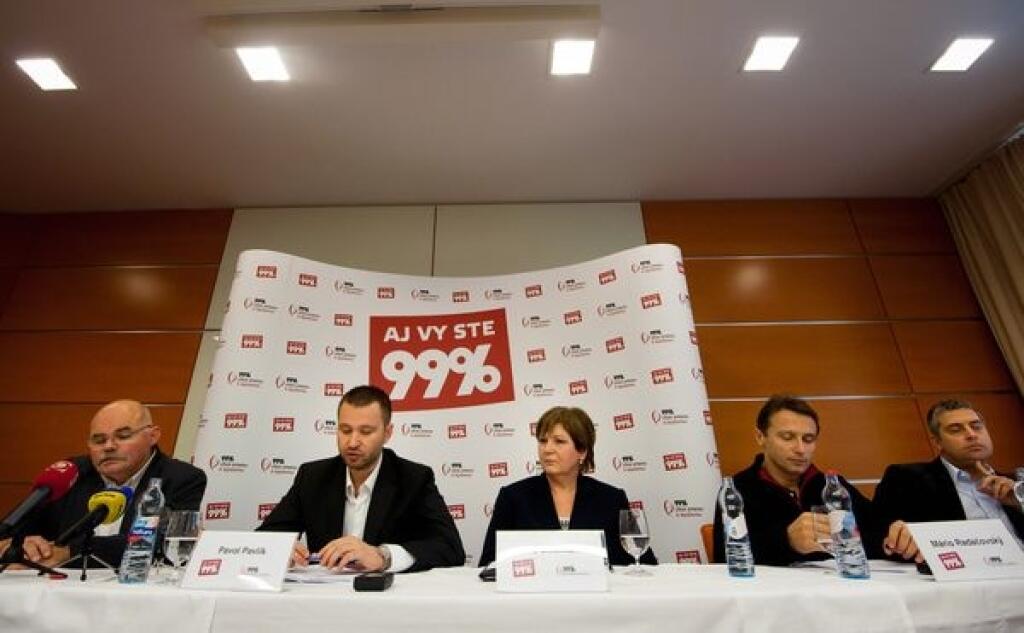Lídri 99 percent chodia inkognito k Adele a Sajfovi