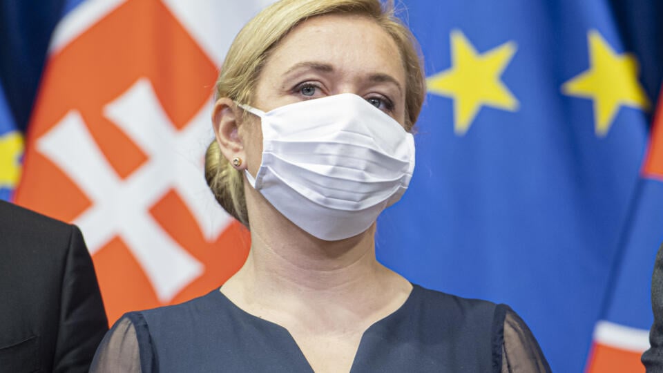 Na snímke ministerka vnútra SR Denisa Saková na tlačovej konferencii po mimoriadnom rokovaní vlády SR v Bratislave 15. marca 2020. Na Slovensku pribudlo v nedeľu celkovo 17 prípadov ochorenia COVID-19. Spolu tak evidujeme 61 prípadov. FOTO TASR - Michal Svítok