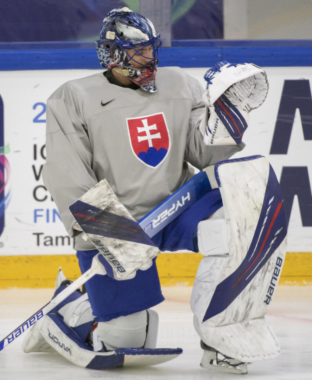 Na snímke slovenský reprezentant, brankár Matej Tomek počas tréningu na 85. majstrovstvách sveta v ľadovom hokeji v Helsinkách.