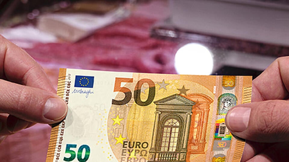 Nová 50-eurová bankovka bude mať oproti dnešnej výraznejšie farby a viac ochranných prvkov.