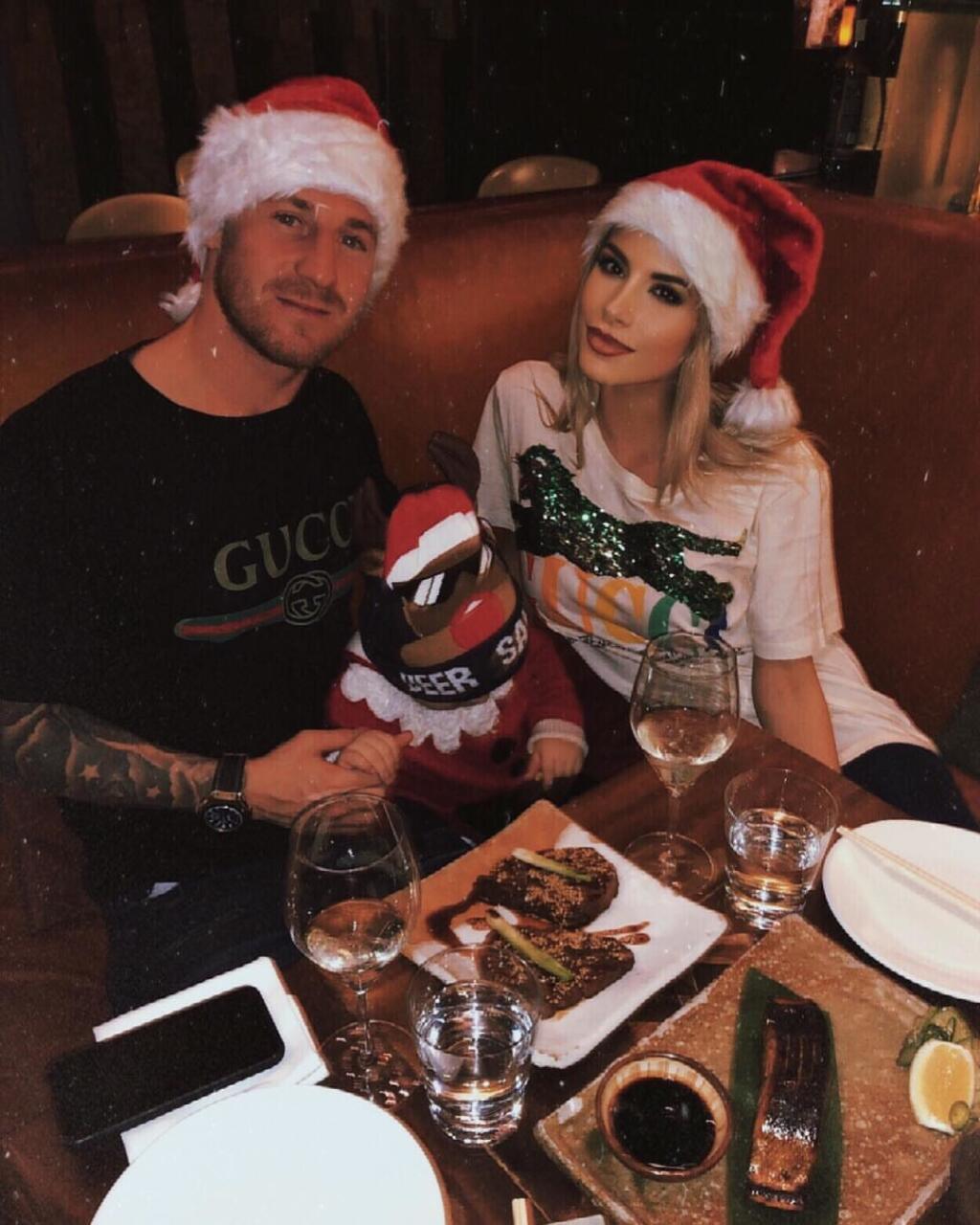 Futbalista Miroslav Stoch a jeho snúbenica Paula so synčekom Tobiasom trávia sviatky v New Yorku.