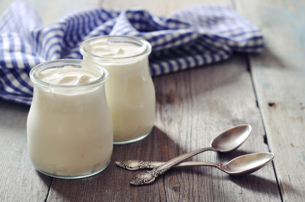 Biely jogurt je výbornou voľbou ak chcete schudnúť a doplniť si probiotiká.