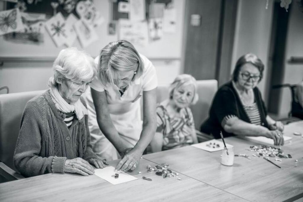 Strieborná ekonomika: Ako sa zarába na senioroch