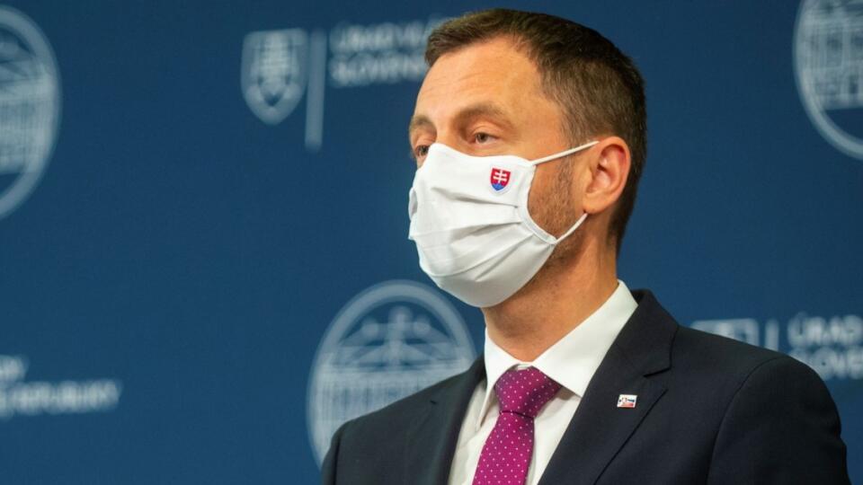 Na snímke premiér SR Eduard Heger (OĽaNO) počas tlačovej konferencie po stretnutí s predstaviteľmi odborov na tému - Sociálny dialóg 8. júna 2021 v Bratislave.