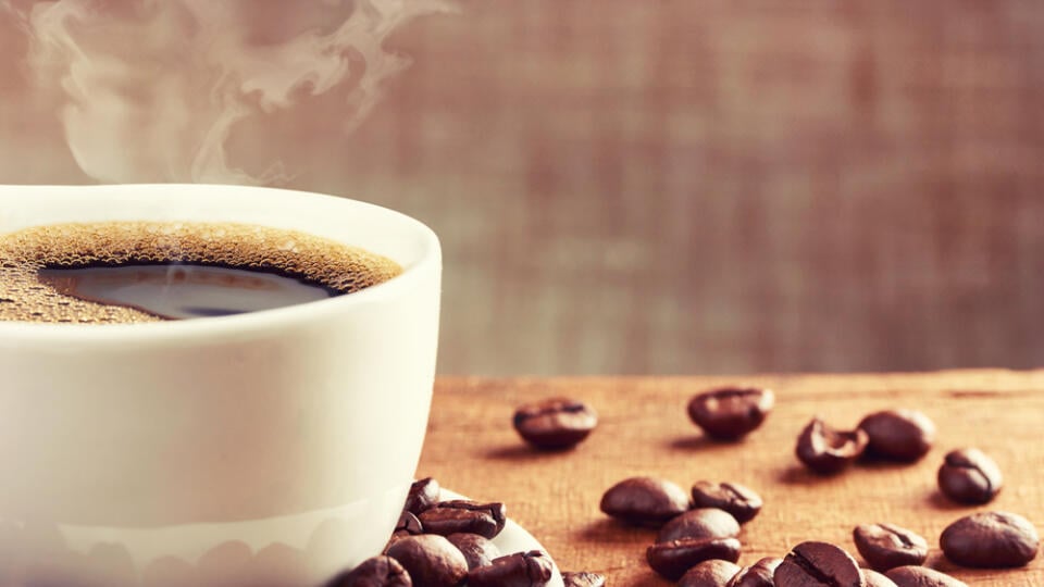 Šálka kvalitnej kávy má v sebe osvieženie i kúsok zdravia.