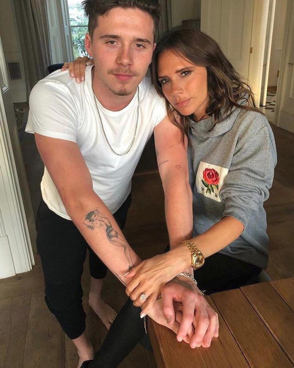 S finančným príspevkom nechcú zaostať ani David a Victoria Beckhamovci, ktorí vraj na svadbu tiež chcú prispieť. Celkovo budú svadby stáť astronocmických 4,5 milióna eur.