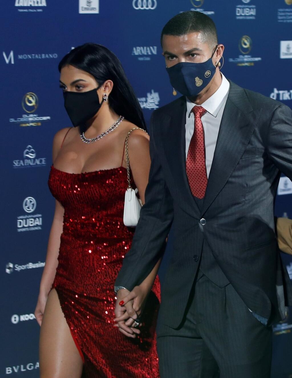 Vyzývavá Georgina zatienila aj hviezdu Juventusu Turín. V červených šatách vyrazila na akcii dych.