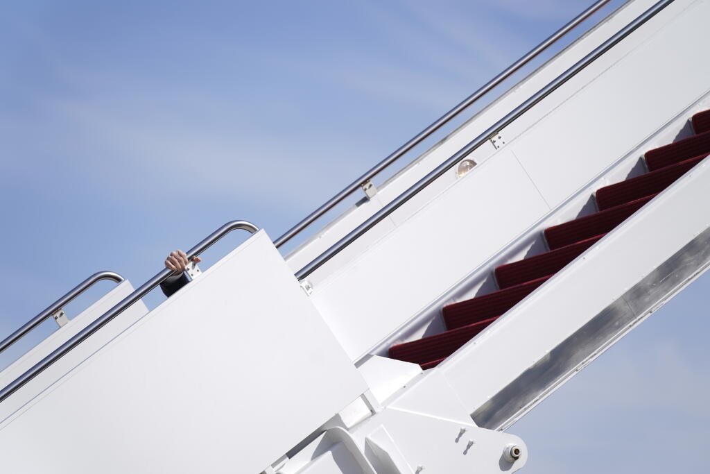 WA 21 Andrews Military Base - US President Joe Biden stumbled upon the steps of an air force one at Andrews Military Base on Friday, March 19, 2021.  PHOTO TASR / AP