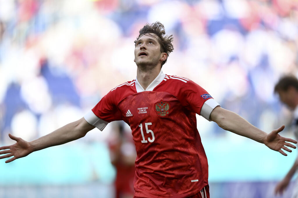 EBE 10 Petrohrad - Na snímke ruský útočník Alexej Mirančuk oslavuje svoj úvodný gól v zápase B-skupiny na majstrovstvách Európy vo futbale Fínsko - Rusko v stredu 16. júna 2021 v ruskom Petrohrade. FOTO TASR/AP
Russia's Aleksei Miranchuk celebrates after scoring the opening goal during the Euro 2020 soccer championship group B match between Finland and Russia at the Gazprom Arena stadium in St. Petersburg, Russia, Wednesday, June 16, 2021. (AP Photo/Kirill Kudryavtsev, Pool)