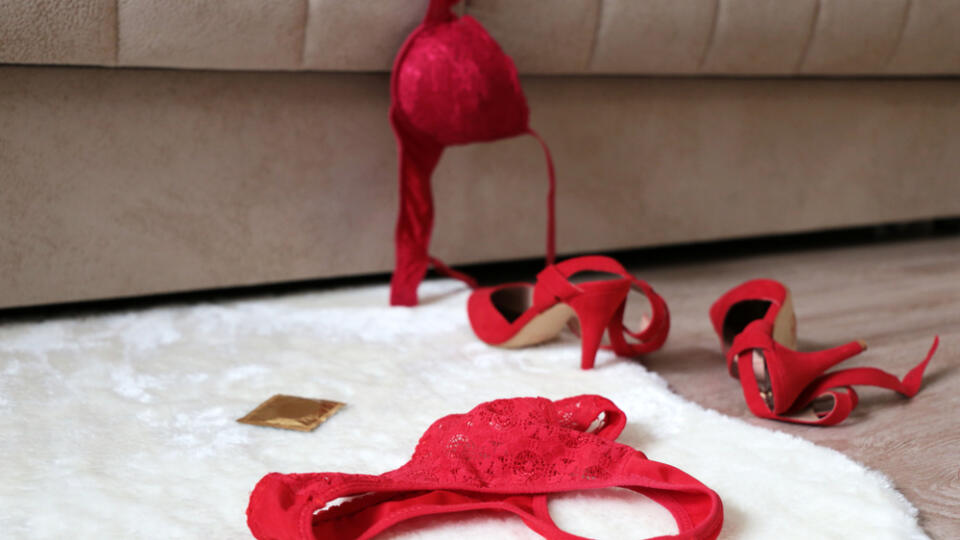 Sex,Concept,,Red,Lace,Panties,,Bra,,Condom,And,Shoes,On