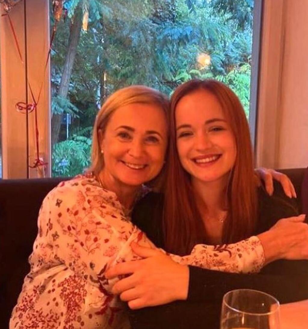 Jana Nagyová (62) bola v mladosti kočka, ale jej najmladšia dcéra je vari ešte krajšia ako jej slávna mama zamladi. Sophie Emma oslávila 20. narodeniny.