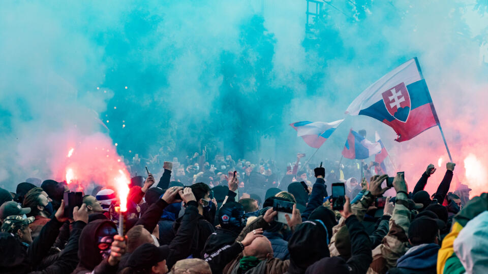 Protest proti Igorovi Matovičovi před úradom vlády SR.