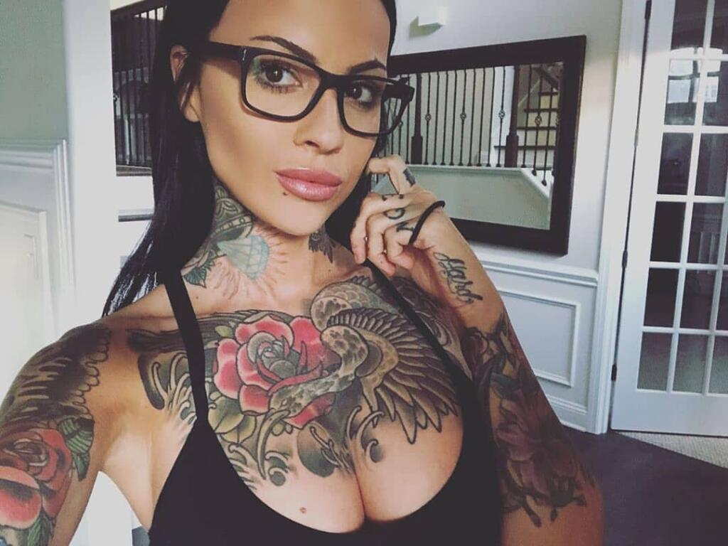 Zahra Schreiber sa preslávil niekoľkými škandálmi. Teraz sa živí erotickými zábermi.