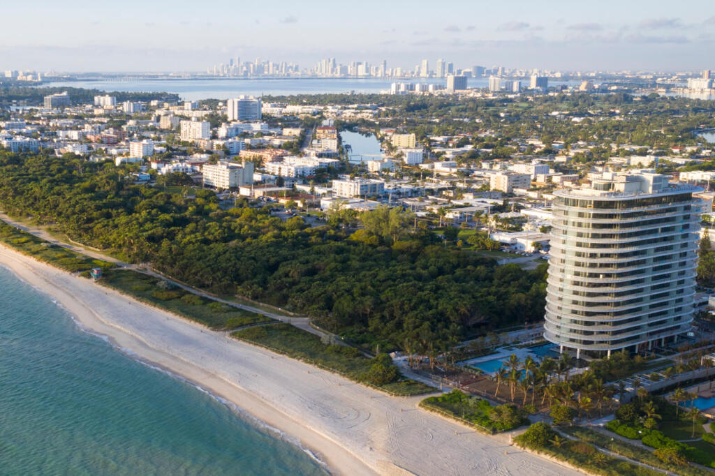 Novak Djokovič kúpil v Eighty Seven Park, luxusnom projekte na Floride, ktorý sa nachádza uprostred 35-akrového parku, apartmán za 6 157 300 eur.