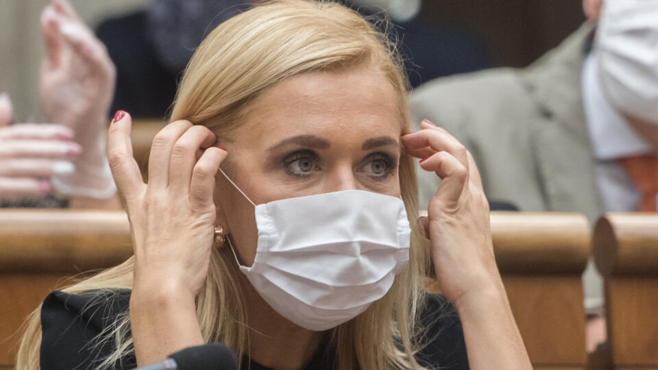 Na snímke nezaradená poslankyňa parlamentu SR Denisa Saková počas 18. schôdze NR SR 17. decembra 2020 v Bratislave. FOTO TASR - Martin Baumann