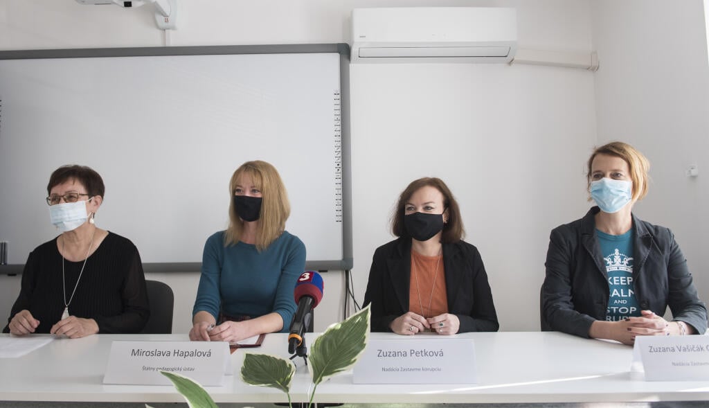 Dáša Vargová, Miroslava Hapalová, Zuzana Petková, Zuzana Vašičák Očenášová tlačová konferencia nadácie Zastavme korupciu a Štátneho pedagogického ústavu na tému: Antikorupčné vzdelávanie v školách
