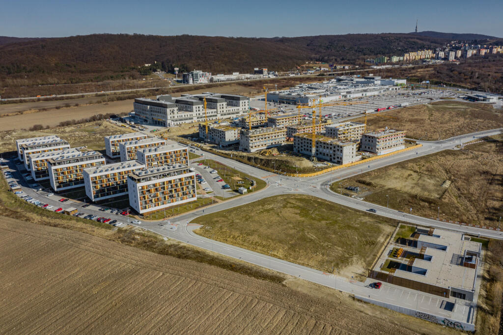 Na leteckej snímke developerský projekt Bory v Bratislave.