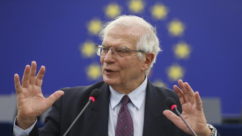 KK11 Štrasburg - Šéf diplomacie EÚ Josep Borrell počas prejavu o situácii na ukrajinských hraniciach na plenárnom zasadnutí Európskeho parlamentu v Štrasburgu 14. decembra 2021. FOTO TASR/AP
EU's head of foreign policy Josep Borell delivers a speech on the situation at the Ukrainian border, at the European Parliament in Strasbourg, eastern France, Tuesday, Dec.14, 2021. In recent weeks, there has been a massive Russian troop buildup near Ukraine's border which has prompted fears of a possible i