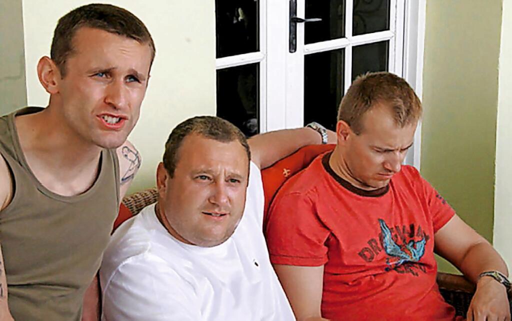 SPOLU NA KUBE
Tomáš Rajecký, v strede, trávil v roku 2006
s Piťom dovolenku na Kube. A s nimi aj súčasný
predseda parlamentu NR SR Boris Kollár, vpravo.