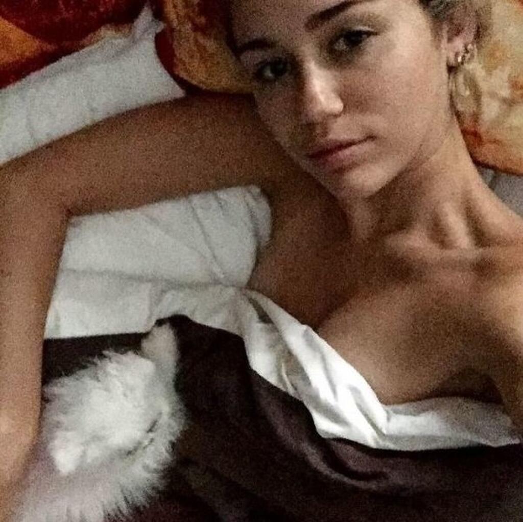 Miley Cyrus hot selfie