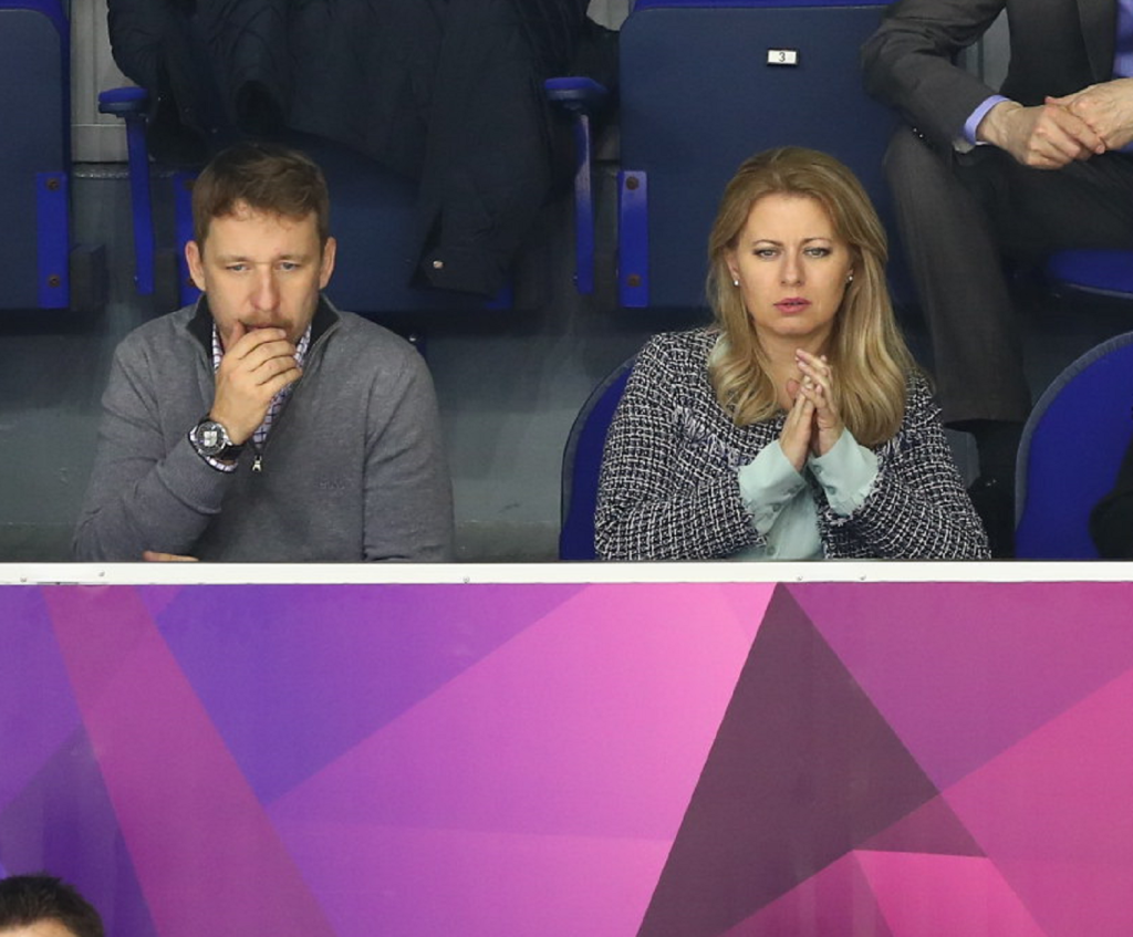 Na tribúne sa ukázalo viacero politikov, všetkých však zatienila práve Čaputová. Pozrite sa s nami, čo vyvádzala počas zápasu Slovenska s Nemeckom na tribúne.