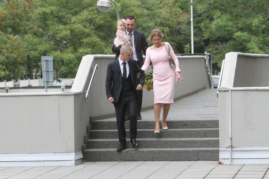 Monika Beňová rok po pôrode ohúrila na synovej svadbe skvelou postavou.