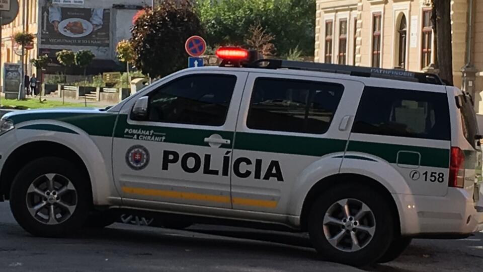Akékoľvek informácie o mladej žene oznámte polícii.