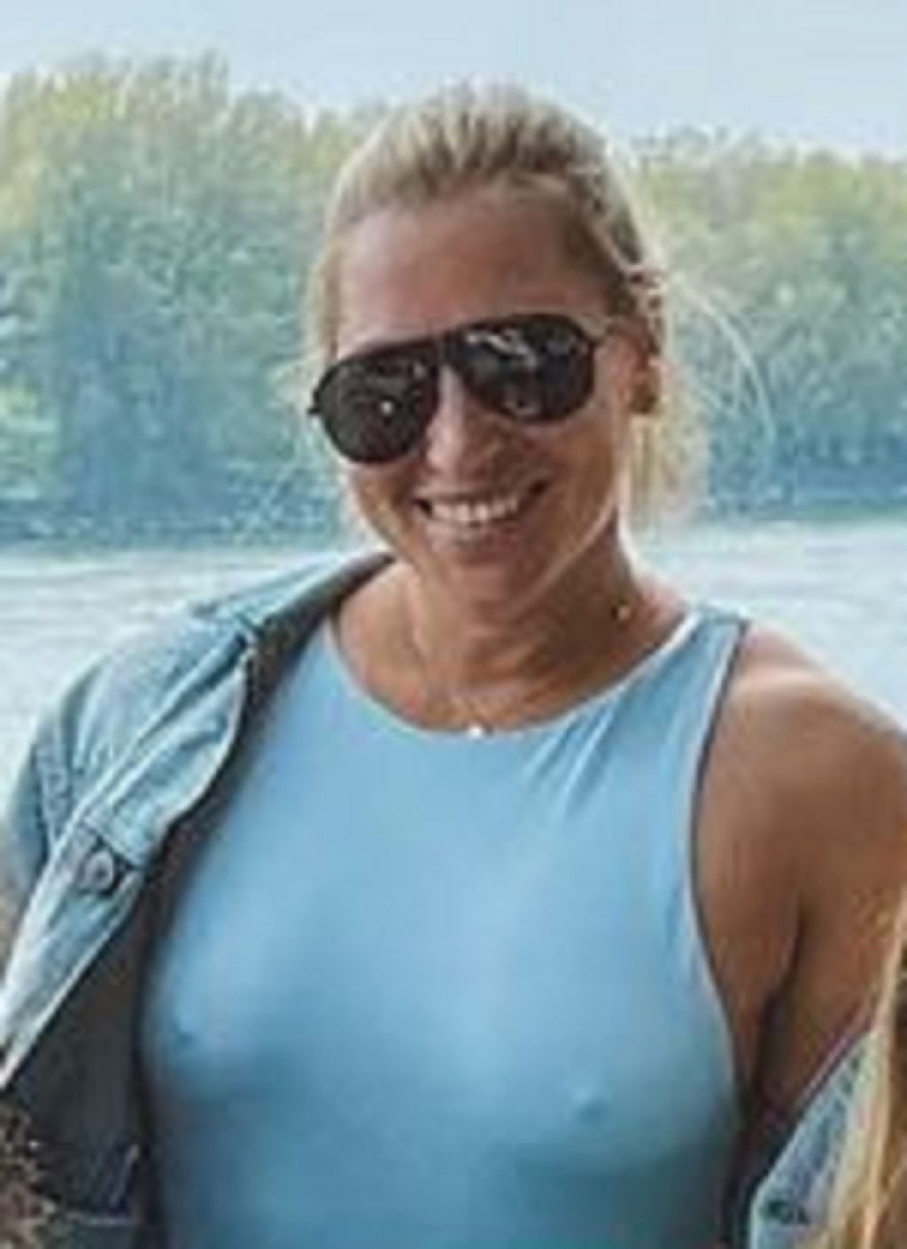 „Jej najbližší kamaráti museli sa museli diviť, ako sa niekdajšia svetová štvorka na decentnú párty vystrojila,“ okomentoval Cibulkovej odhalené bradavky portál blesk.cz, ktorý ju nazval sexi provokatérkou a dodal: „Na prvý pohľad je jasné, že kojenie synčeka Jakuba na fyzických prednostiach tenisovej hviezdy nezanechalo žiadny vplyv.“