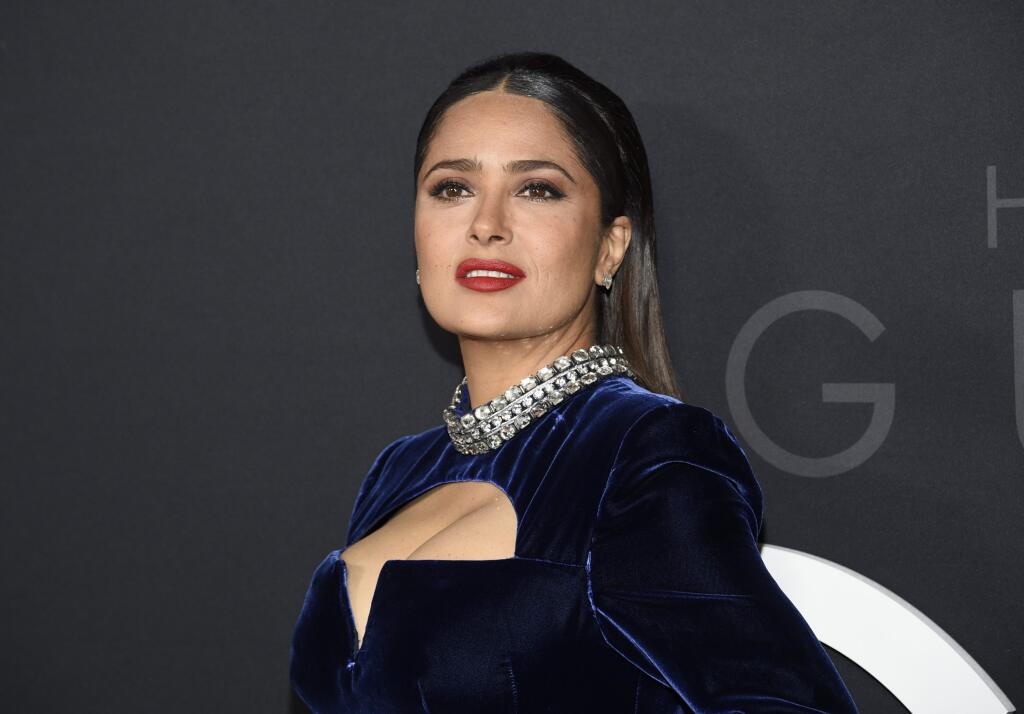 EBE 47 New York - Na snímke mexická herečka Salmy Hayek (Giuseppina Auriemma) pózuje fotografom počas príchodu na premiéru životopisnej drámy režiséra Ridleyho Scotta pod názvom Klan Gucci (House of Gucci) v New Yorku 17. novembra 2021. Film mapuje udalosti a následky vraždy Maurizia Gucciho, talianskeho podnikateľa a šéfa módneho domu Gucci, jeho bývalou manželkou Patriziou v roku 1995. FOTO TASR/AP
Salma Hayek attends the premiere of