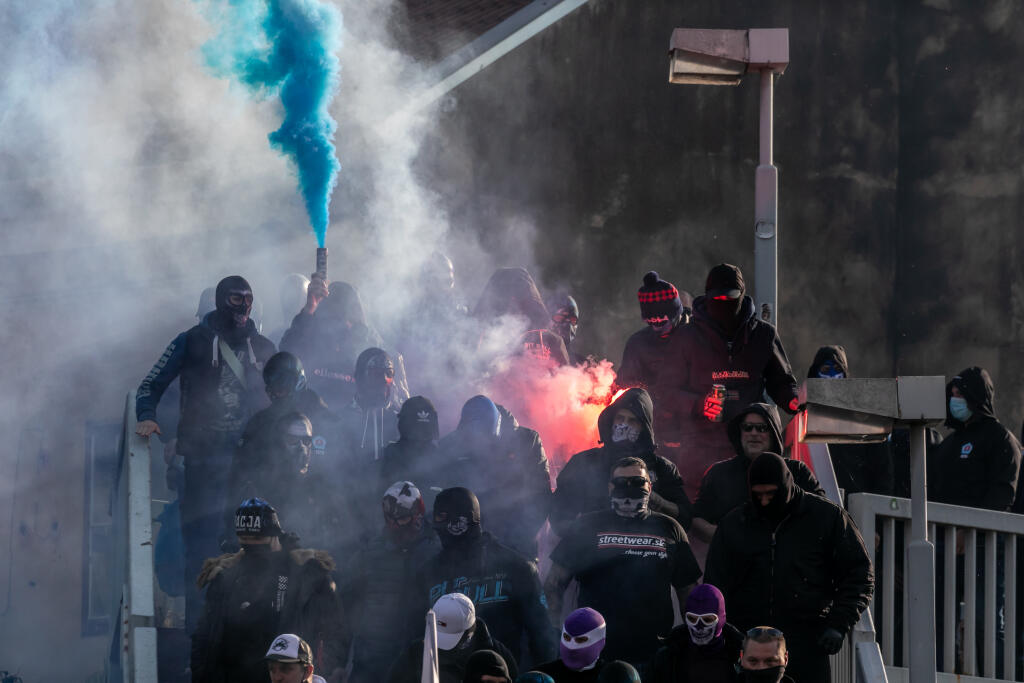 Na snímke je príchod fanúšikov ŠK Slovan Bratislava do Trnavy a ich eskorta na štadión FC Spartak Trnava.
