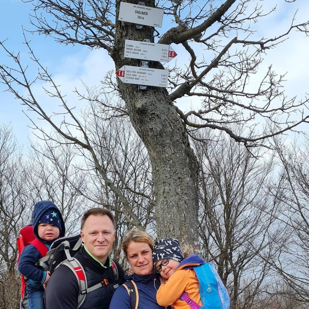 Slovenská strelkyňa musí v Tokiu prežiť bez svojich synov Nathana a Noaha. O oboch sa bude zatiaľ starať jej manžel Martin.