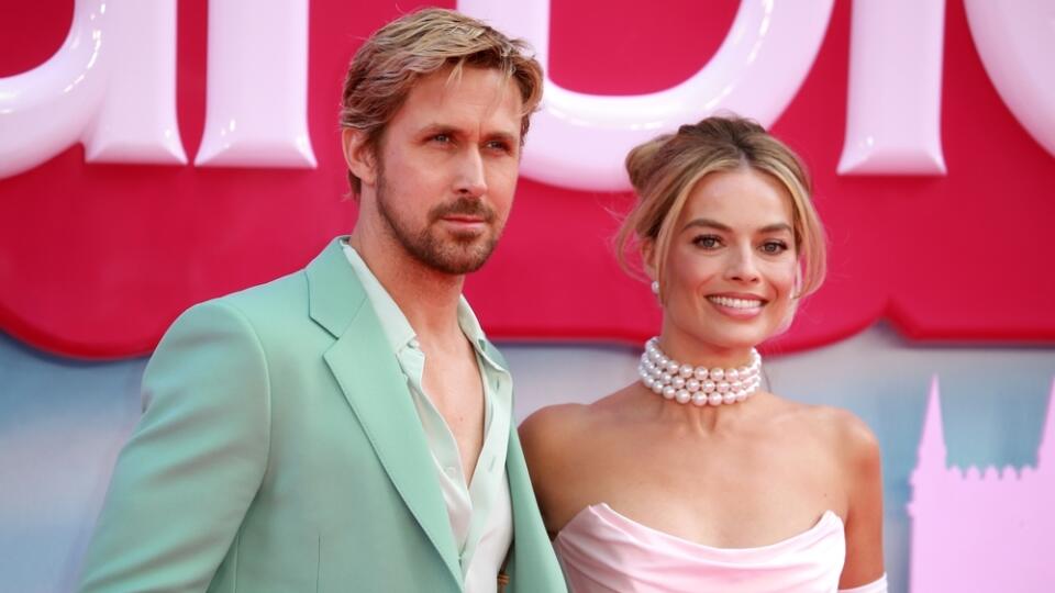 Ryan,Gosling a Margot Robbie, predstavitelia Kena a štíhlej bábiky Barbie.