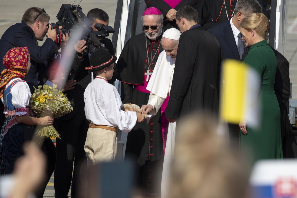 Prílet pápeža Františka na letisko M.R. Štefánika v Bratislave pri príležitosti trodňovej apoštolskej návštevy Slovenska.
