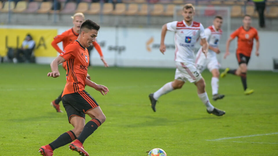 Na snímke Tihomir Kostadinov (Ružomberok) v zápase 13. kola slovenskej futbalovej Fortuna ligy MFK Ružomberok - AS Trenčín. Ružomberok, 26. októbra 2019. FOTO TASR - Dušan Hein