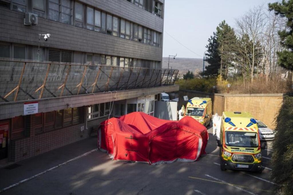 Počet prípadov sa blíži k stovke. V Košiciach zomrel cudzinec, bol v Číne