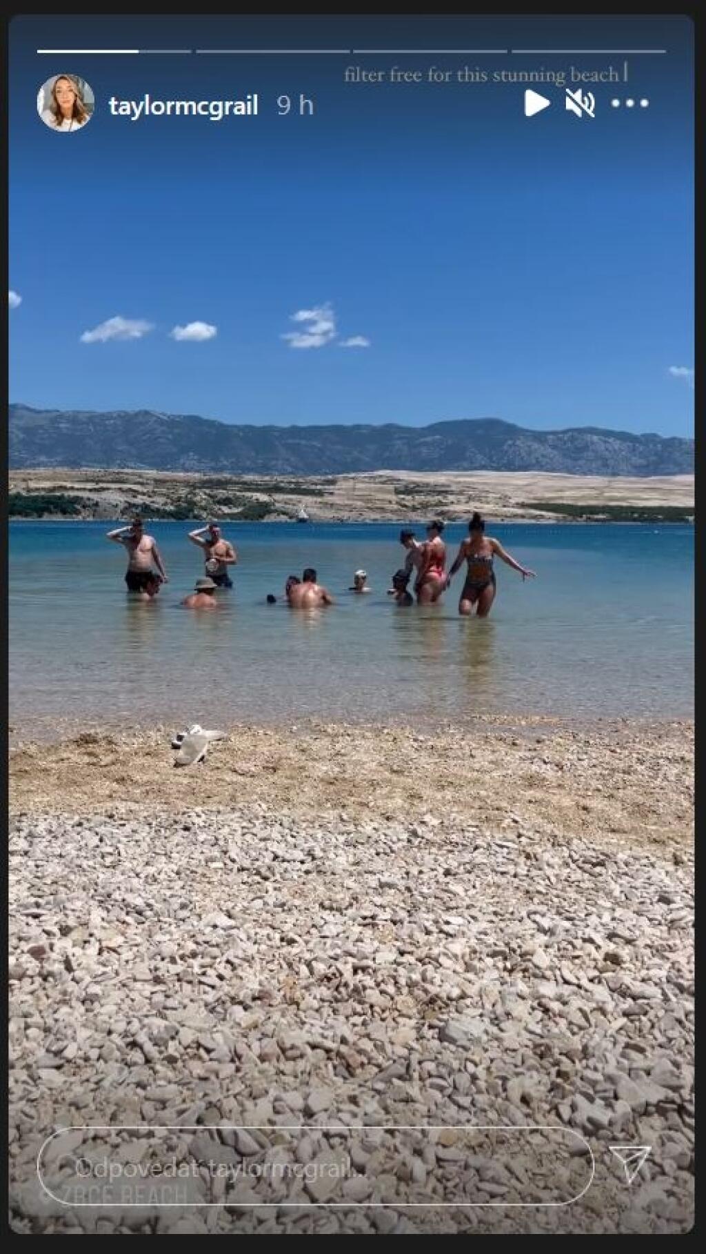 Partia si okrem koncertu užívala aj kúpanie v mori.