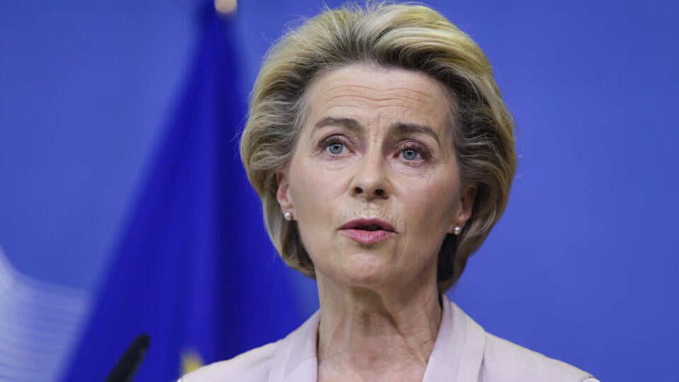 JB 24 Brusel - Predsedníčka Európskej komisie Ursula von der Leyenová počas tlačovej konferencie v sídle EÚ v Bruseli 8. septembra 2020. Leyenová v utorok predpoludním oznámila personálne zmeny v kolégiu komisárov, ktoré nastali po demisii doterajšieho eurokomisára pre obchod Phila Hogana. Nová írska eurokomisárka Mairead McGuinnessová bude mať na starosti finančnú politiku Európskej únie a za európsku obchodnú politiku EÚ bude zodpovedať výkonný podpredseda EK Valdis Dombrovskis z Lotyšska. Hog