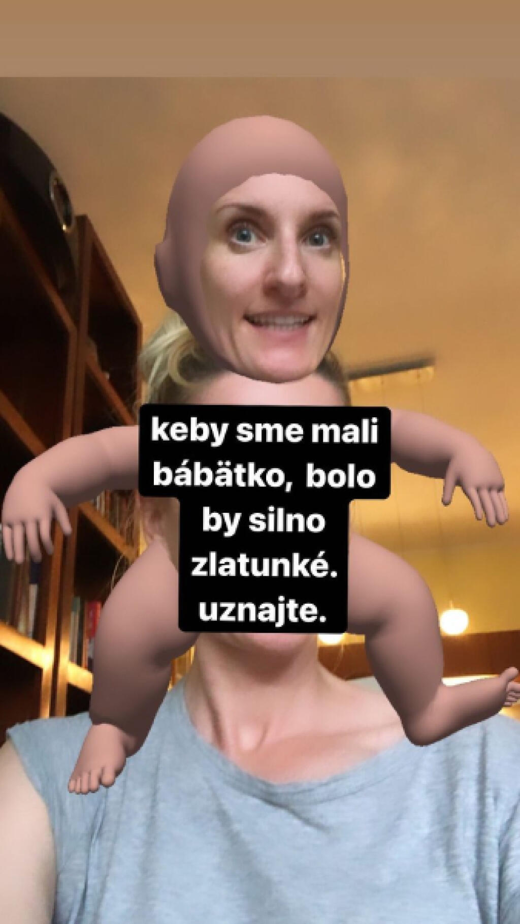 Adela si nedávno prostredníctvom sociálnej siete zavtipkovala. Zverejnila totiž fotografiu: ,,Keby sme mali bábätko, bolo by silno zlatunké. Uznajte,” napísala k záberu, na ktorom jej filter zmenil hlavu na malé dieťa.