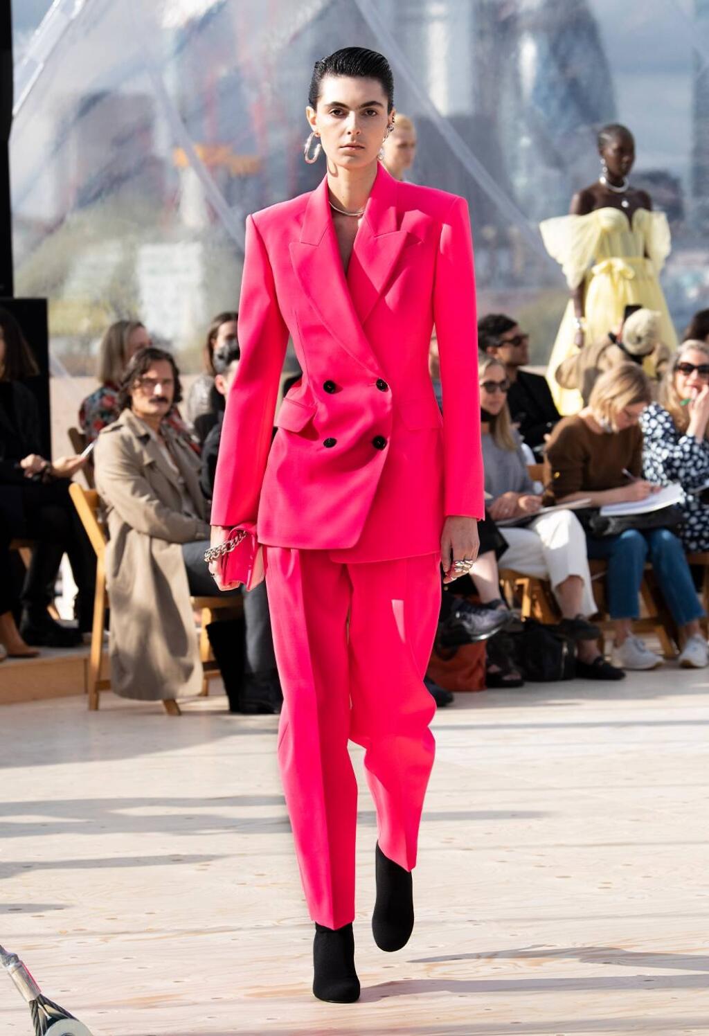 Alexander McQueen kolekcia jar/leto 2022.