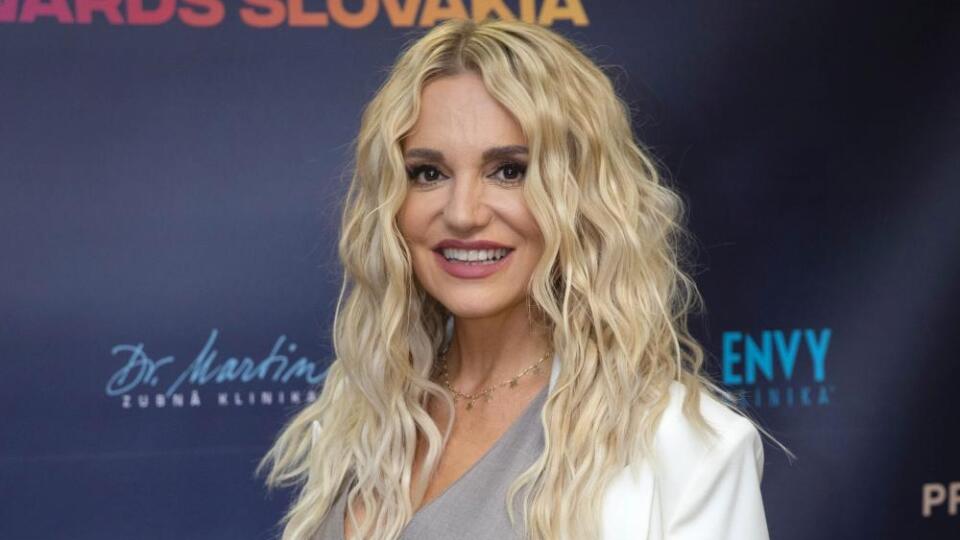 DIVA NA
JADRANE
Na jachte si
aktuálne užíva
slnečné dni
speváčka Dara
Rolins. Tá sa
pochválila
zábermi
z Chorvátska,
kde okrem relaxu
na palube zakúsila
jazdu v rýchlom
člne. Podľa
zverejnených
fotografií trávi
pobyt na Jadrane
s dcérou
i kamarátkou.